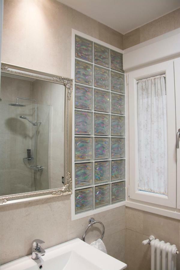 Visitor'S Book Apartment Madrid Bagian luar foto