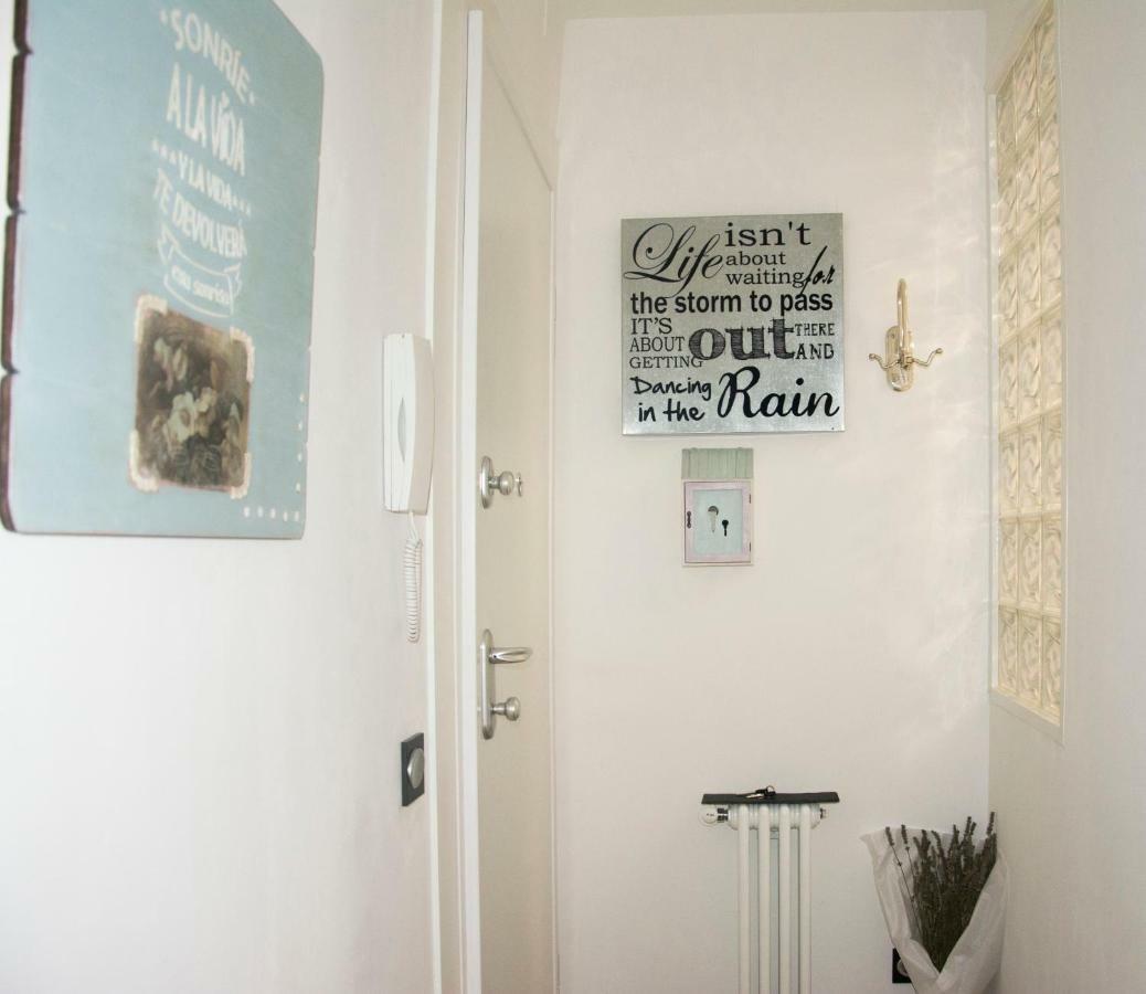 Visitor'S Book Apartment Madrid Bagian luar foto