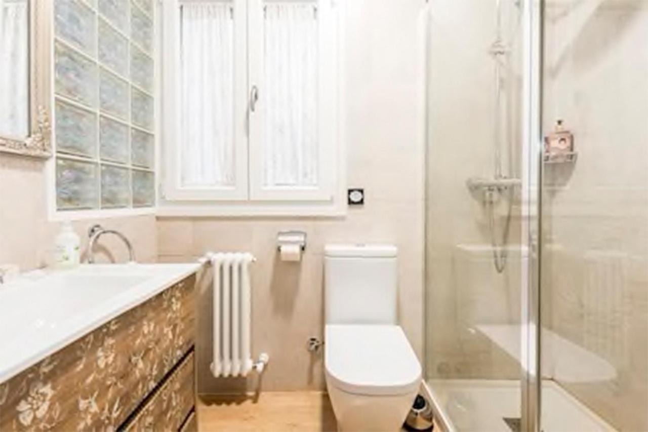 Visitor'S Book Apartment Madrid Bagian luar foto