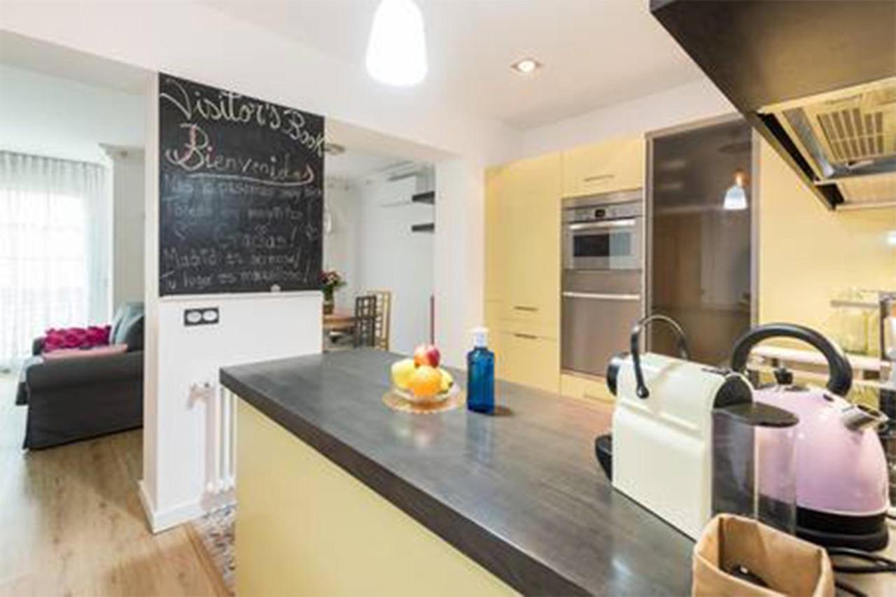 Visitor'S Book Apartment Madrid Bagian luar foto